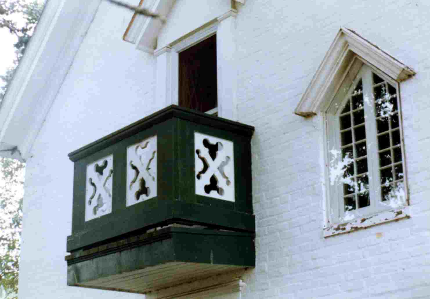 Tudor Hall Front Yard, 1991